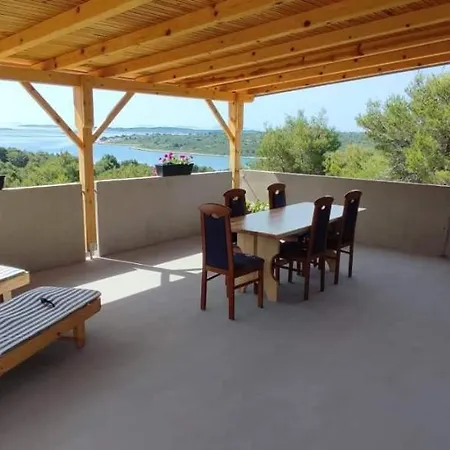 Kucica Bona Otok Zizanj