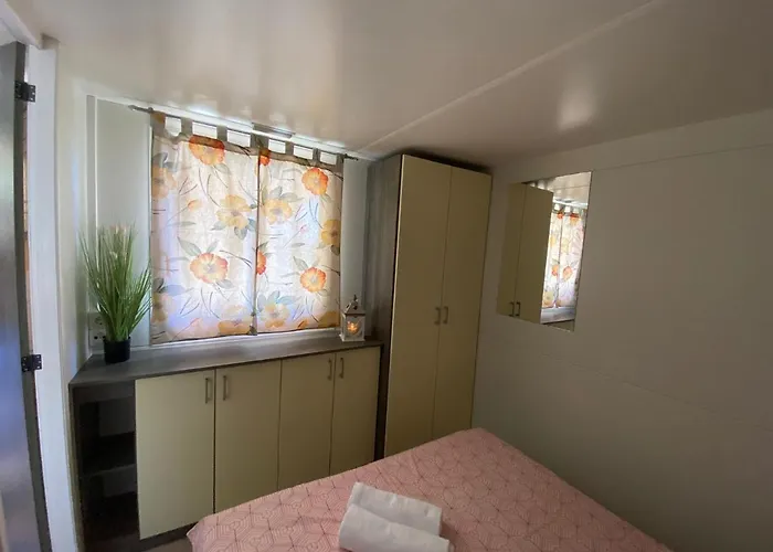 Kucica Bona * Otok Zizanj