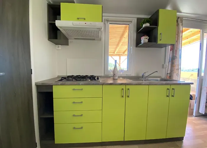 Kucica Bona * Otok Zizanj