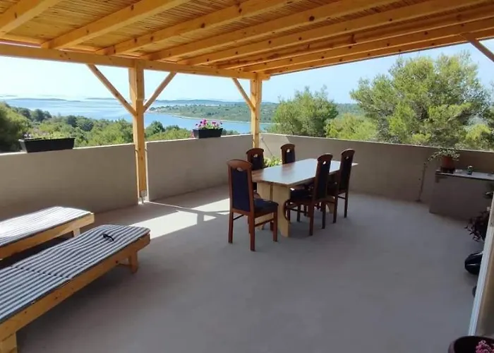 Kucica Bona Otok Zizanj